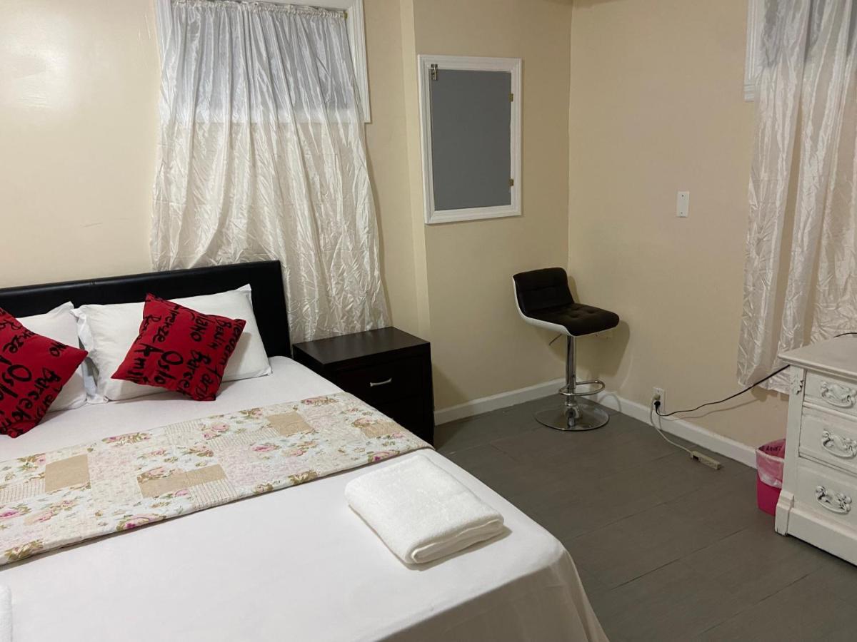 A Private Room In Queens Нью-Йорк Экстерьер фото