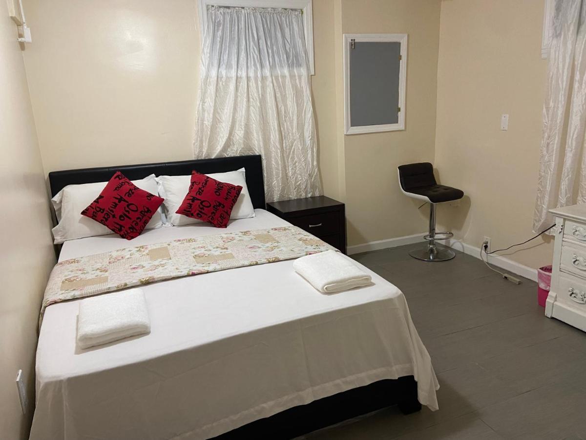 A Private Room In Queens Нью-Йорк Экстерьер фото